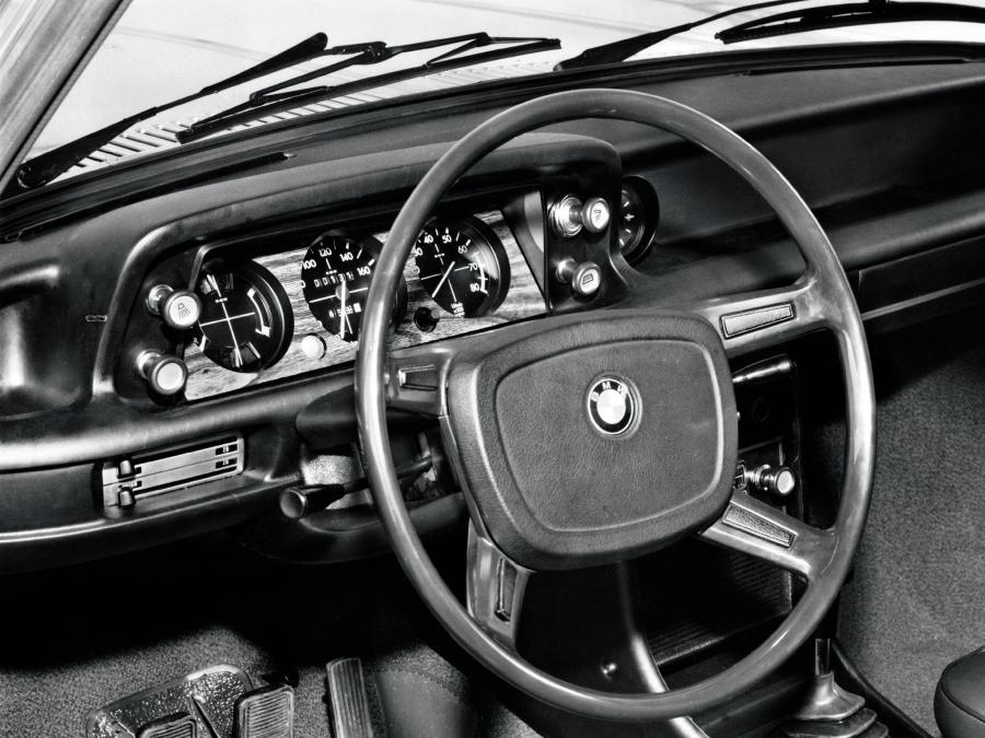 Панель приборов BMW 2002 tii 1973 года  (фото 3 из 14)